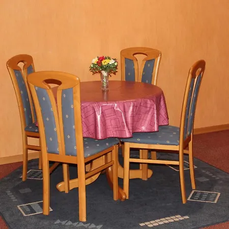 Meyer, 35176 * Schwerinsdorf